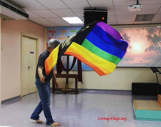Yeshua (droite) King Over - Rainbow Nation Silk Printed Worship Flags (Acheter 1 -Obtenez 1 gratuit)
