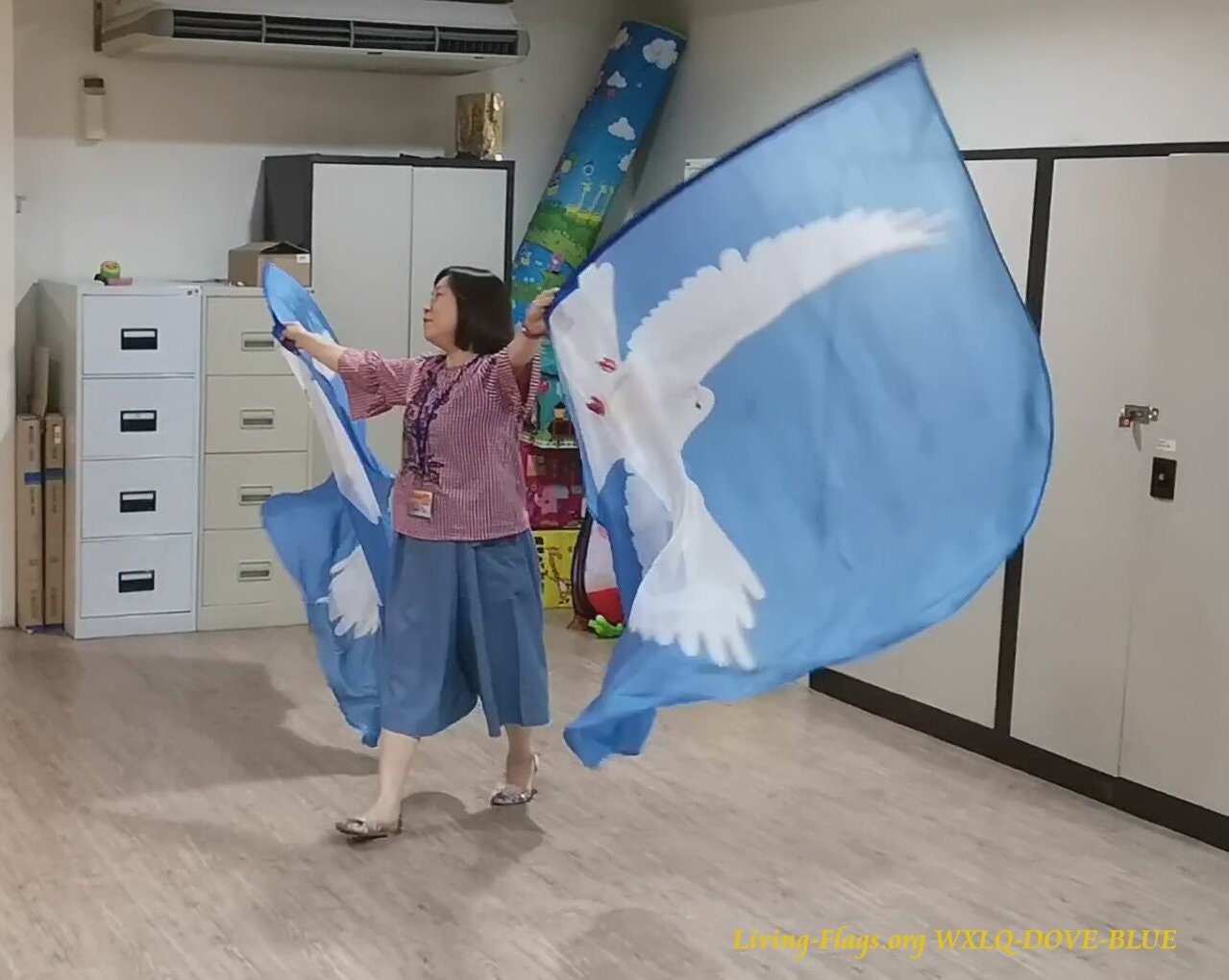 Compre 1 Obtenga 1 GRATIS - Paloma (Espíritu Santo) Azul Celestial - Estampado Habotai Silk Wing Flags Wxl-quill