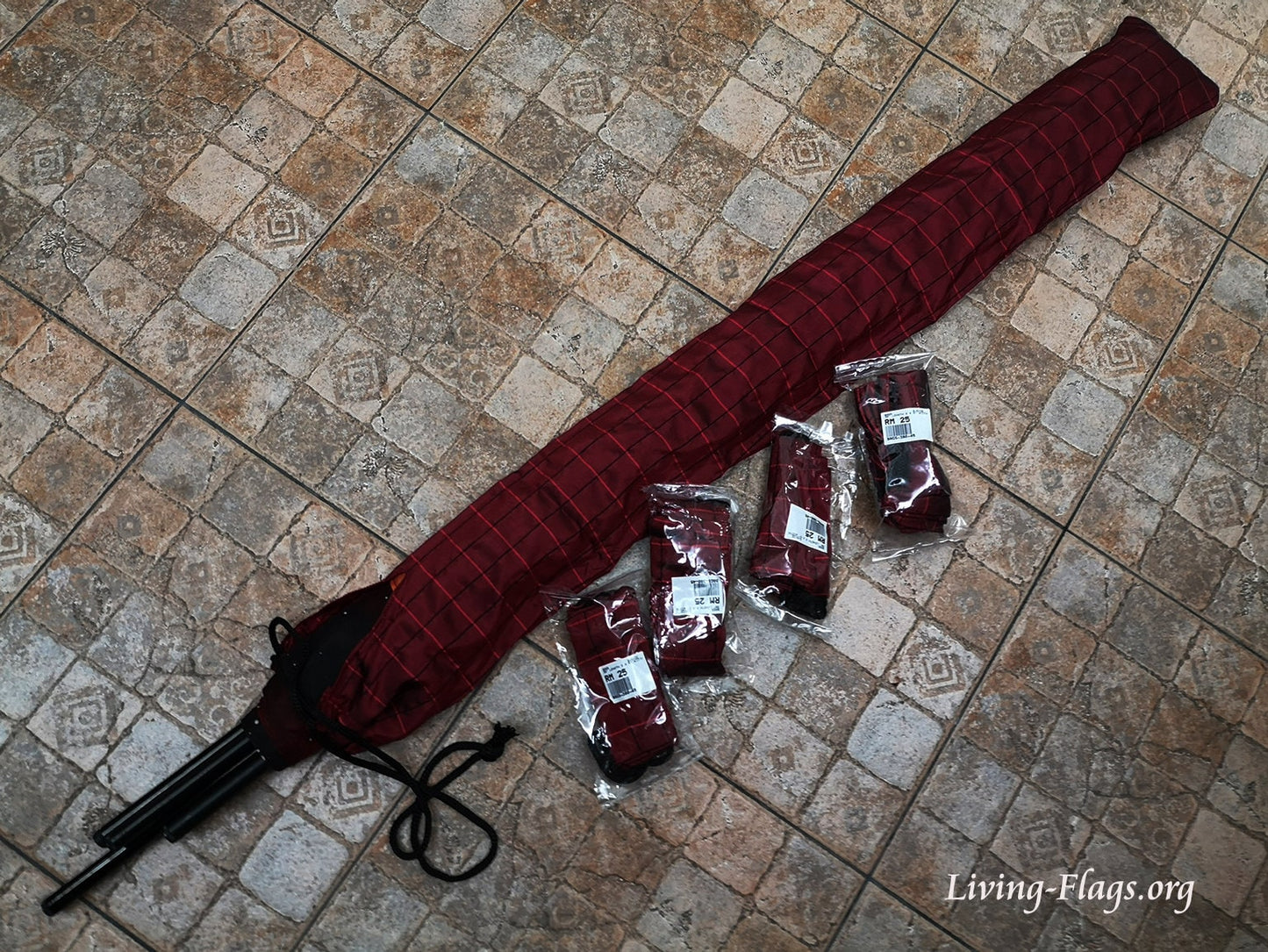 礼拜旗袋 39“x 4.5” - 红色格纹设计 - M 尺寸