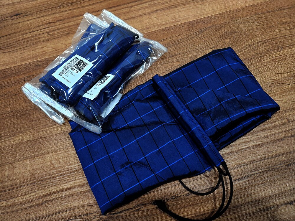 礼拜旗袋 43“x 6” - 蓝色格纹设计