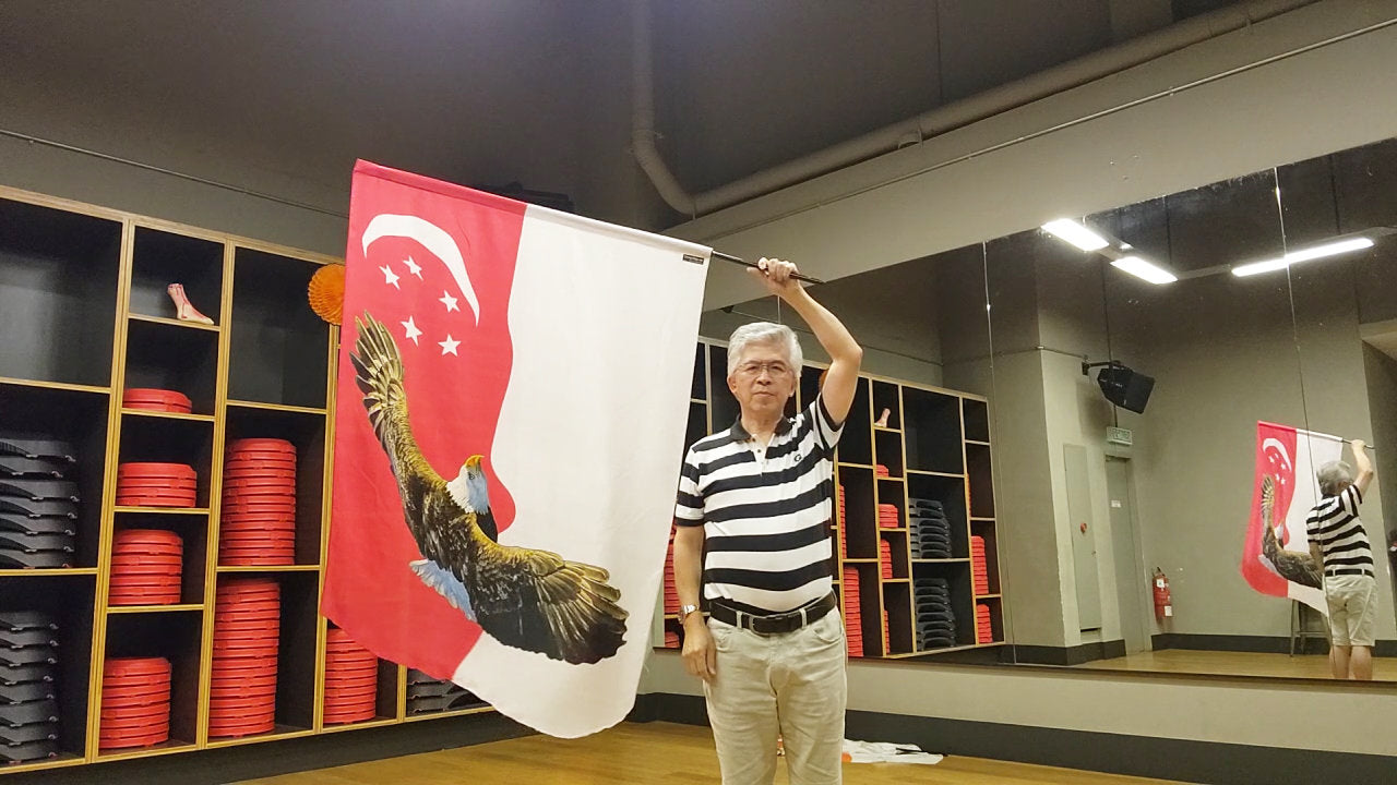 Kaufen Sie 1 - erhalten Sie - 1 gratis - Arise !  Singapur-Anbetungsflaggen mit Seidendruck